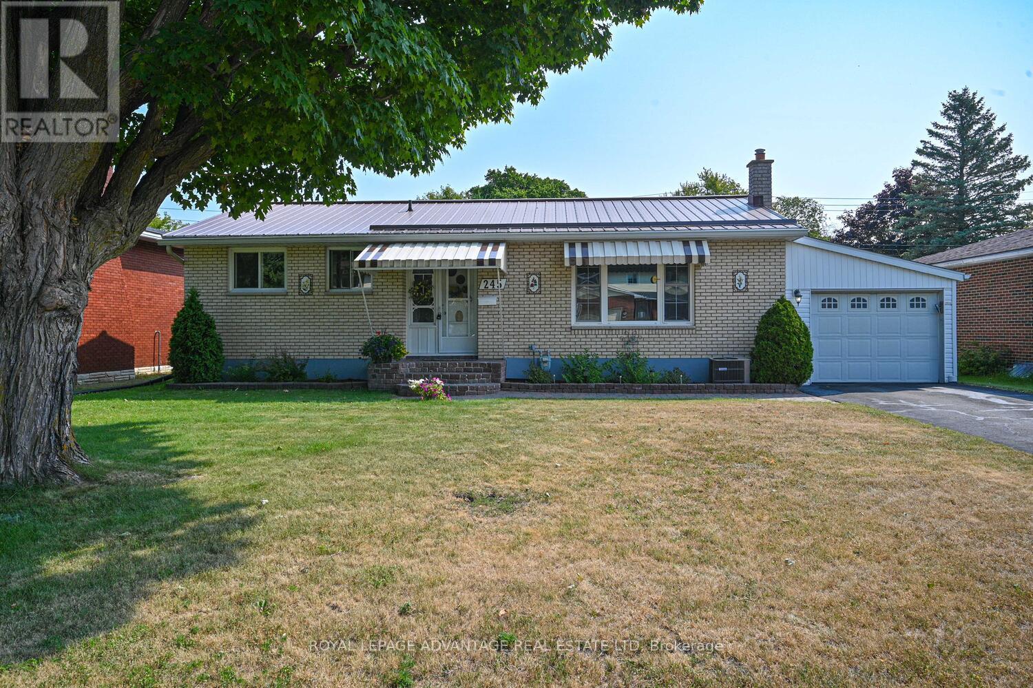 Property at 245 ALLAN STREET image 3