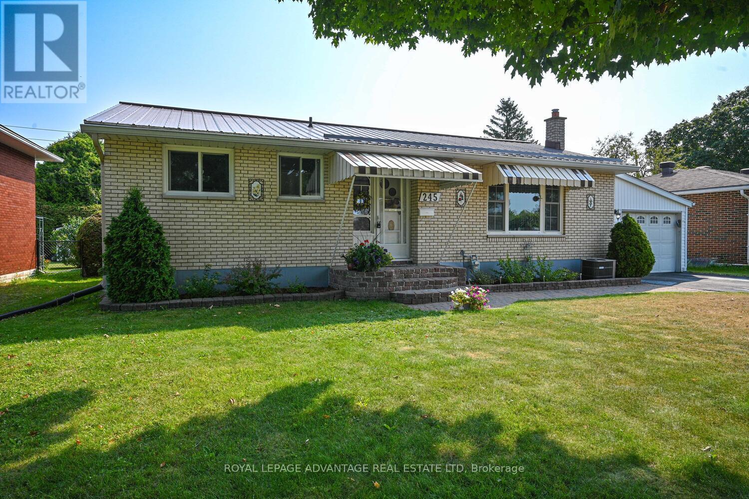 Property at 245 ALLAN STREET image 4