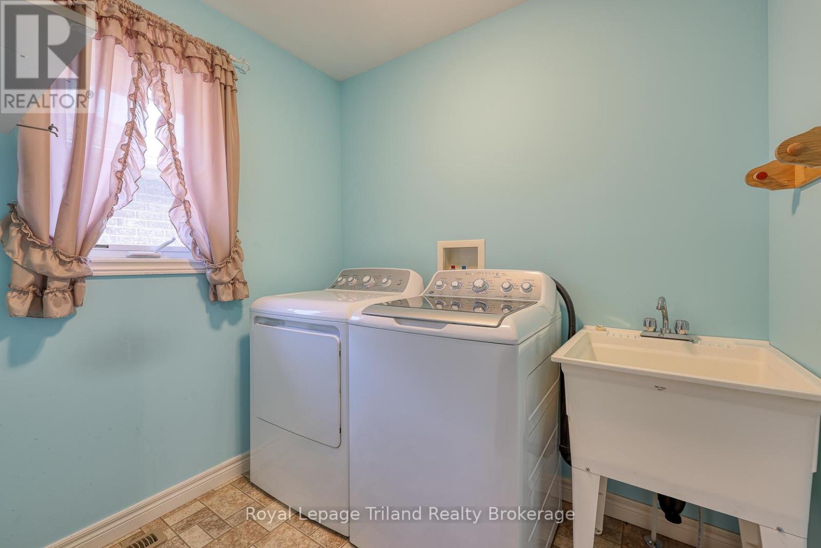 245 Falcon Drive, Woodstock, Ontario  N4T 0A1 - Photo 26 - X12336861