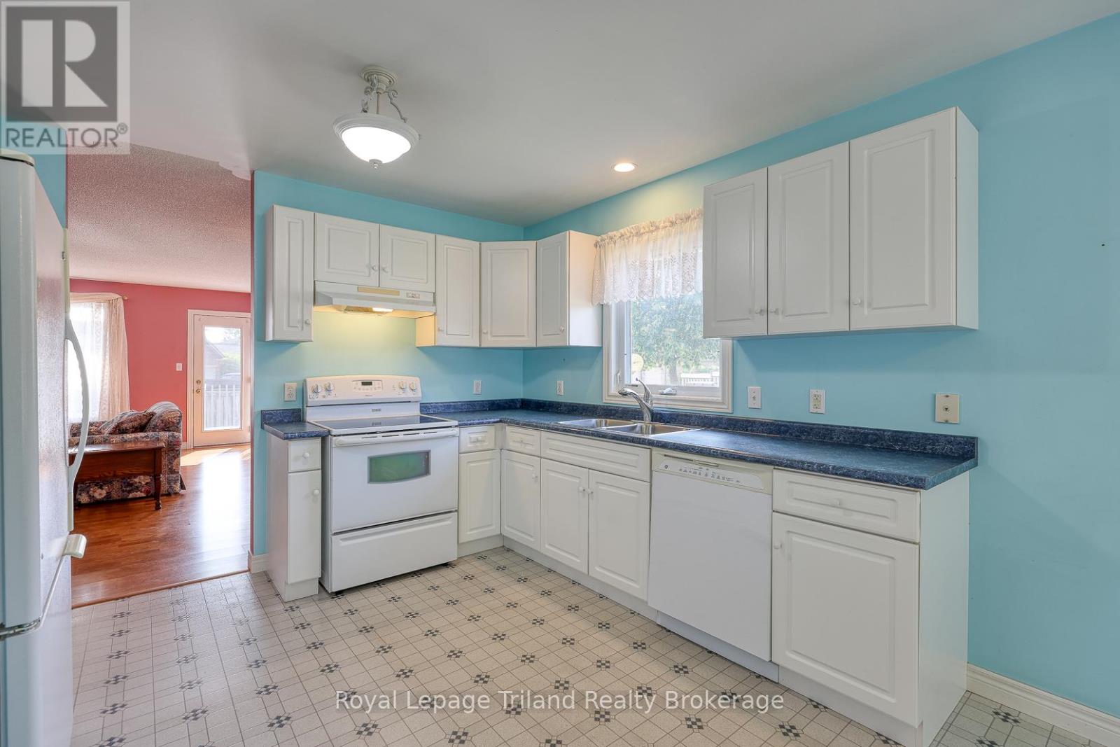 245 Falcon Drive, Woodstock, Ontario  N4T 0A1 - Photo 5 - X12336861