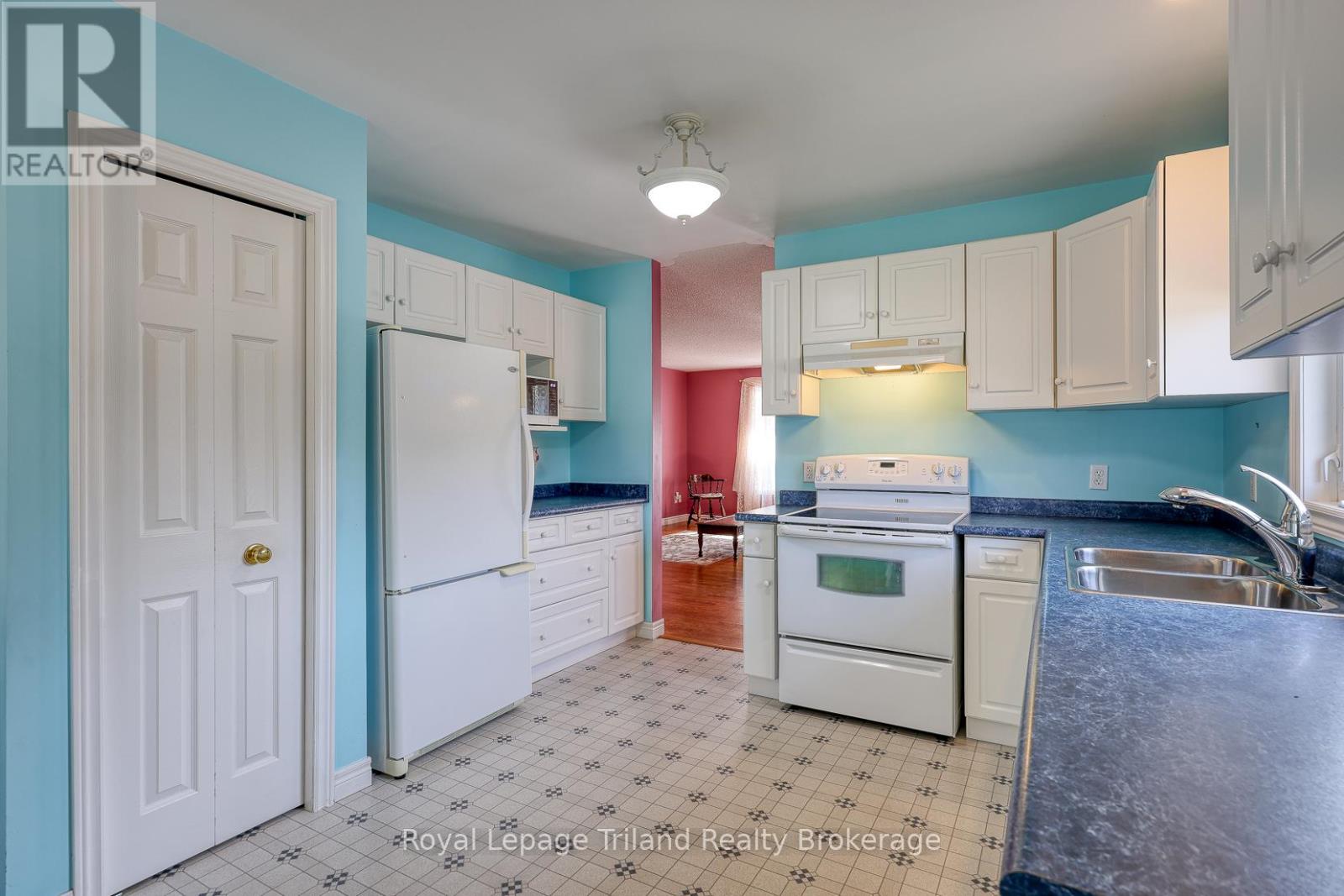 245 Falcon Drive, Woodstock, Ontario  N4T 0A1 - Photo 6 - X12336861