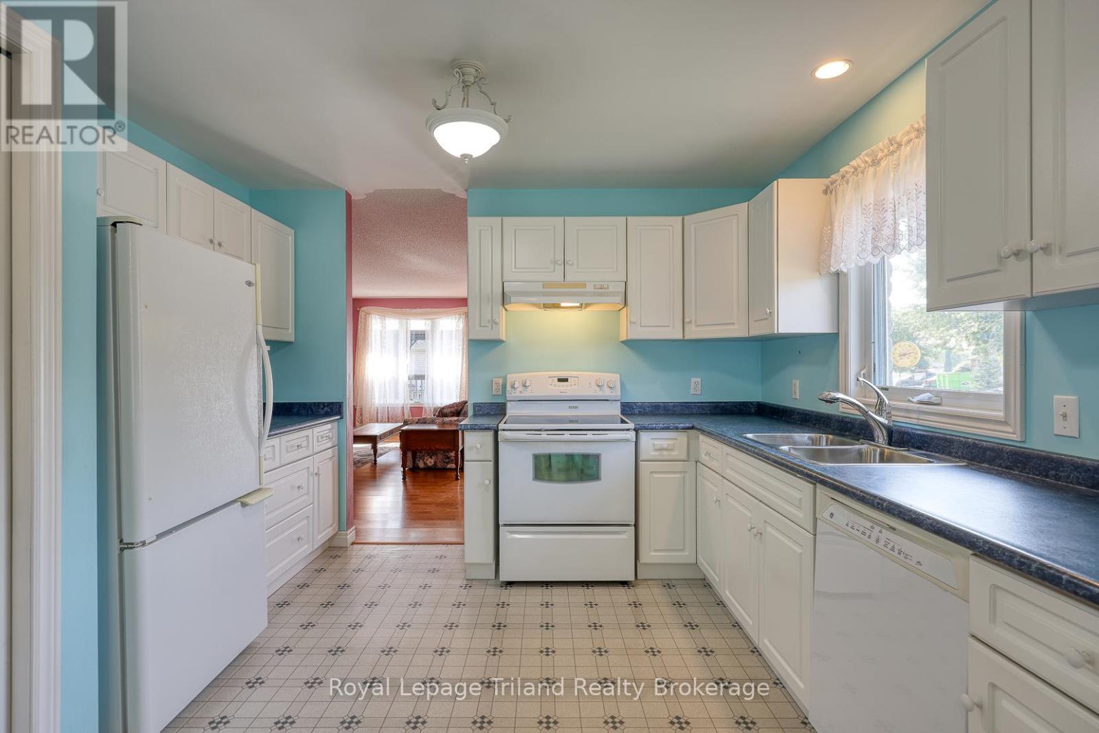 245 Falcon Drive, Woodstock, Ontario  N4T 0A1 - Photo 7 - X12336861