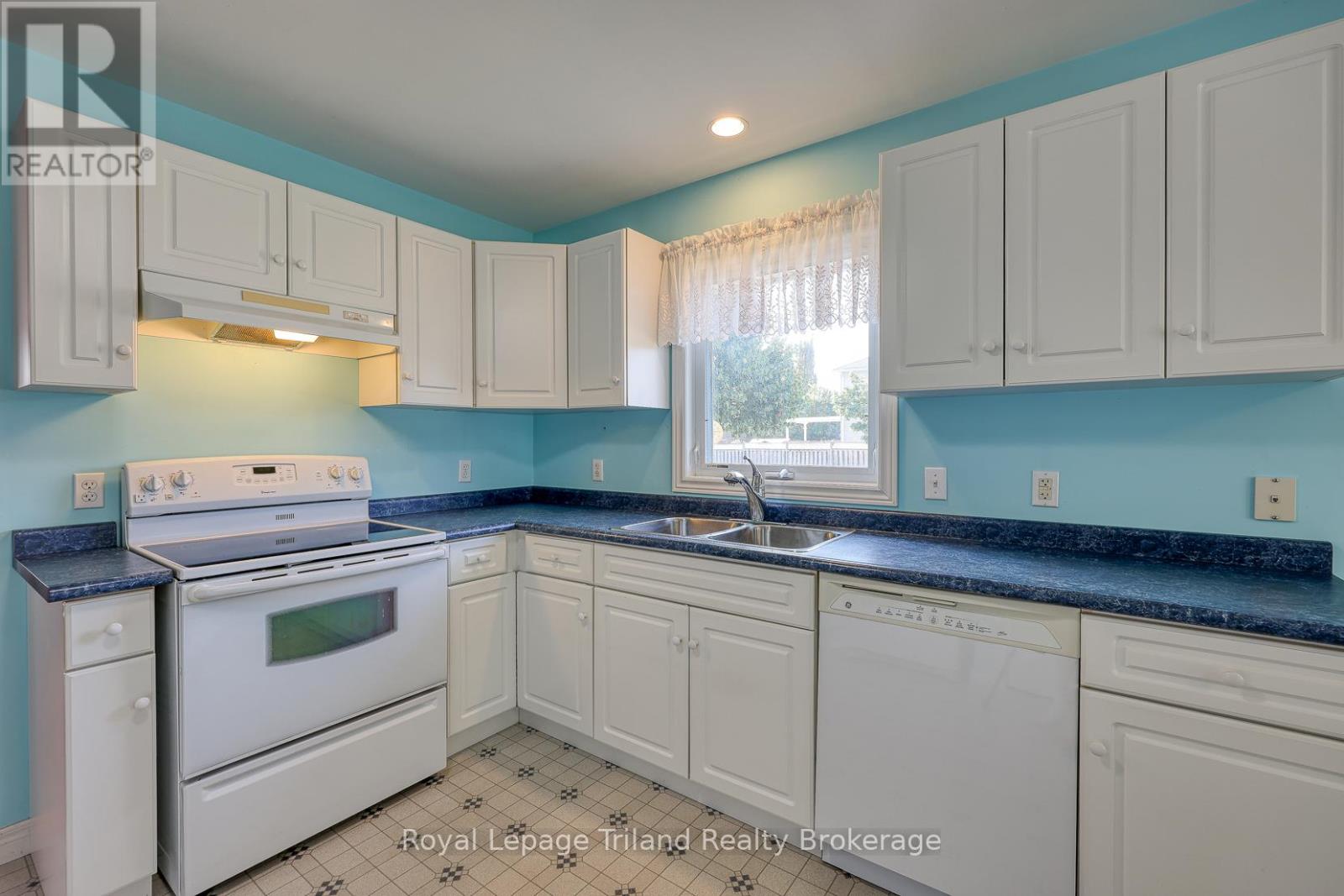 245 Falcon Drive, Woodstock, Ontario  N4T 0A1 - Photo 8 - X12336861