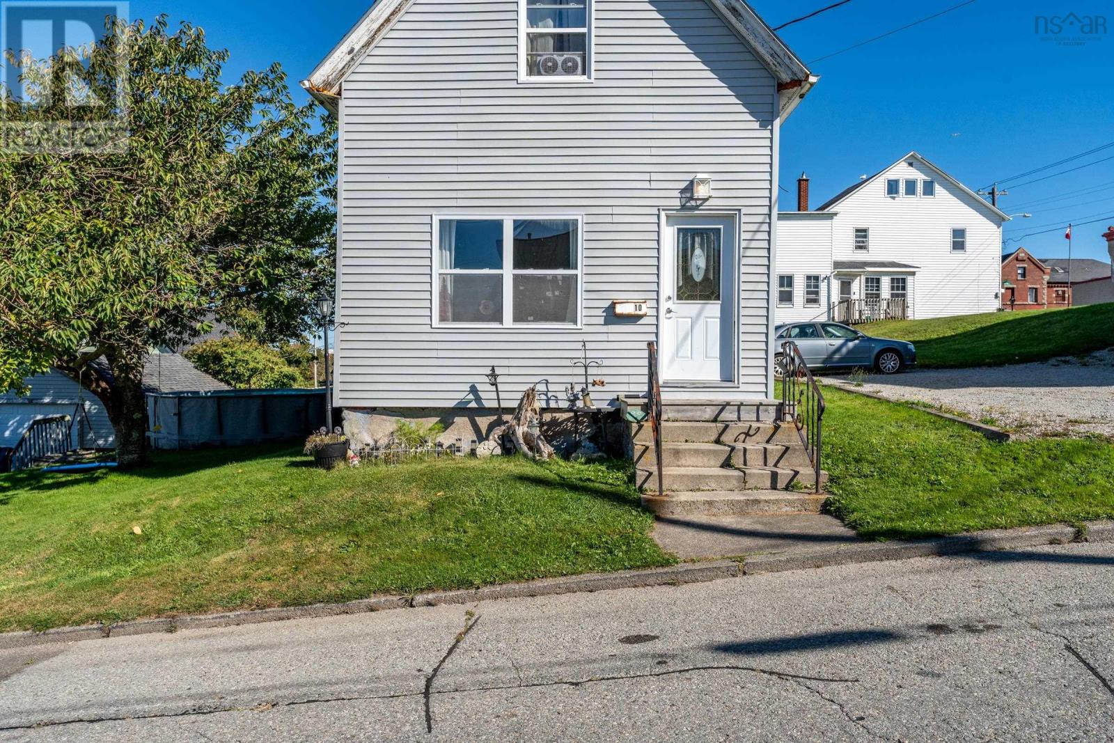 10 Store Street, Yarmouth, Nova Scotia  B5A 2Z2 - Photo 3 - 202423049