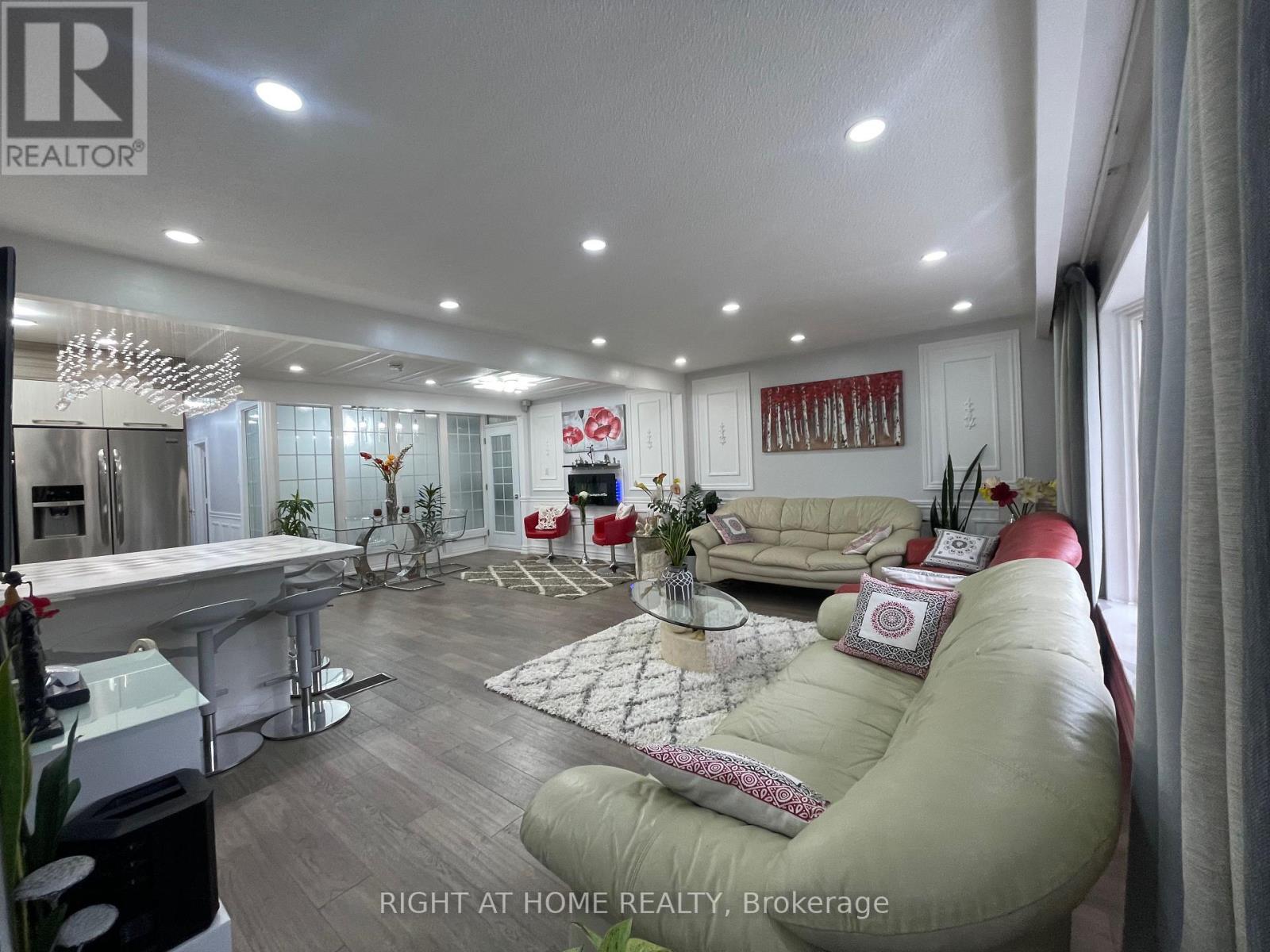 Property at 60 SANDRIFT SQUARE image 5