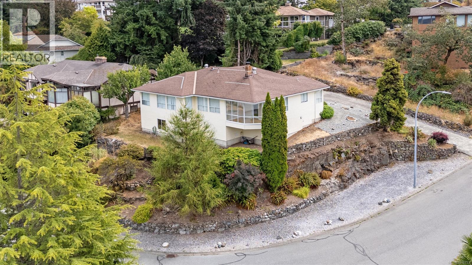 Property at 1500 Thomson Terr image 2