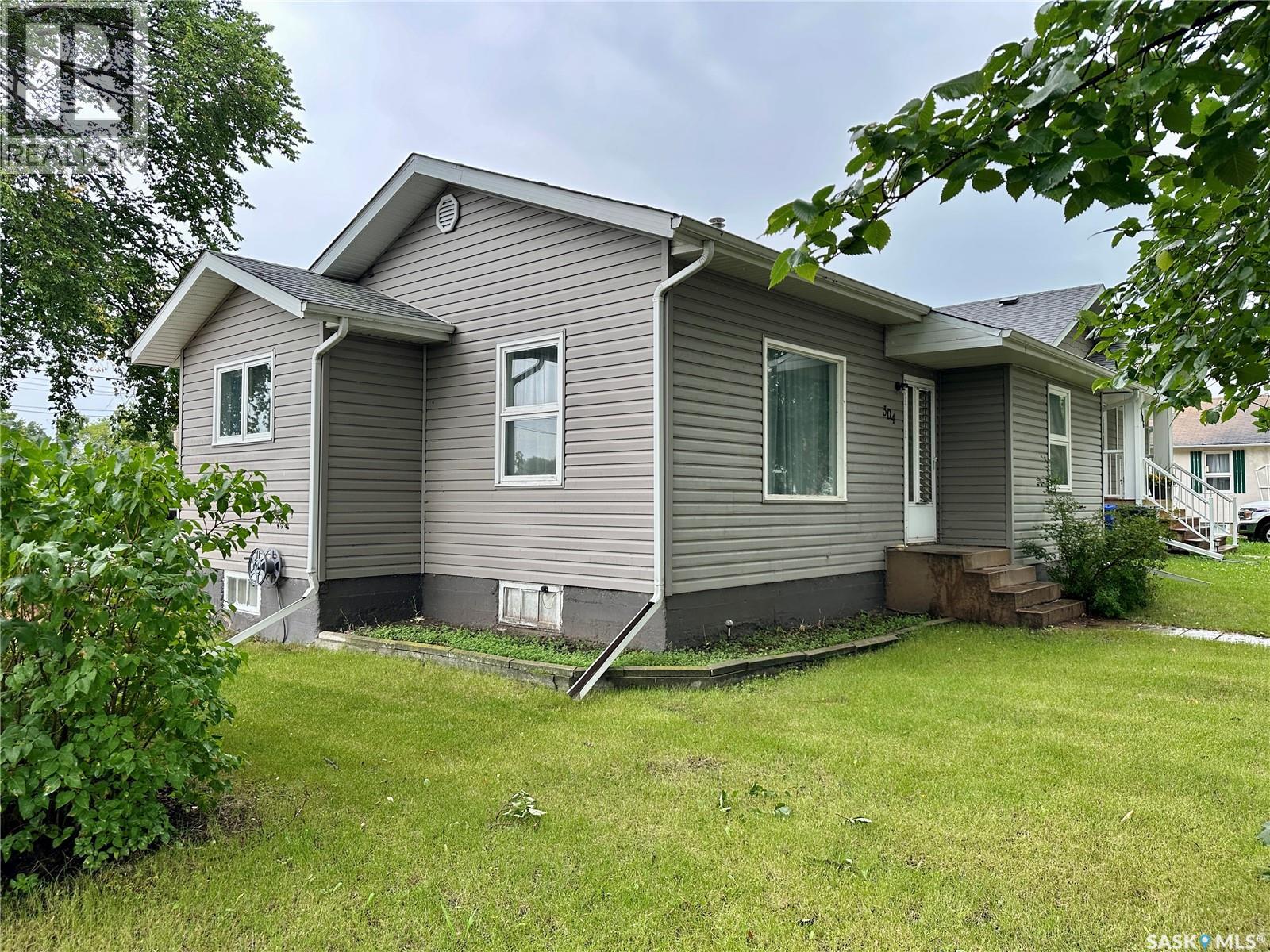 304 5th Avenue E, Canora, Saskatchewan  S0A 0L0 - Photo 2 - SK015238