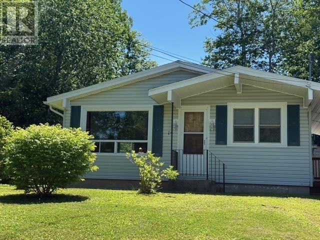 14 Linden Avenue, Bridgewater, Nova Scotia  B4V 1J6 - Photo 1 - 202517504