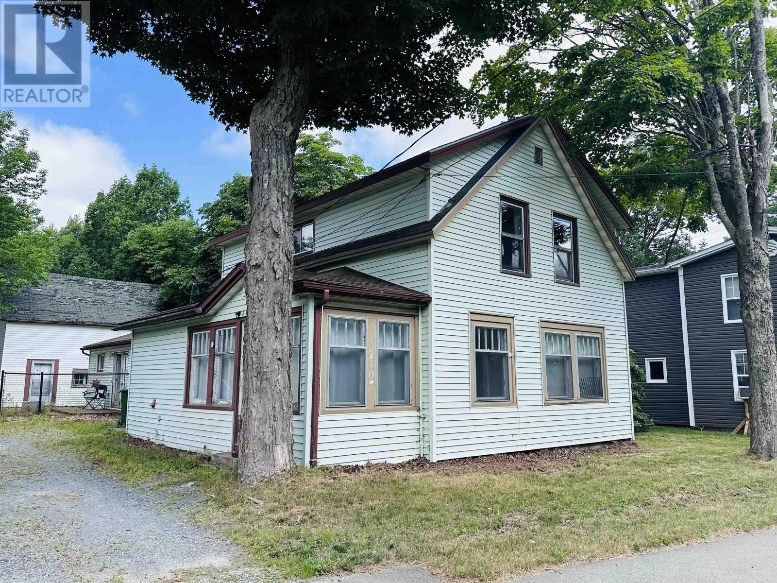 210 Victoria Road, Bridgewater, Nova Scotia  B4V 2N9 - Photo 1 - 202519635