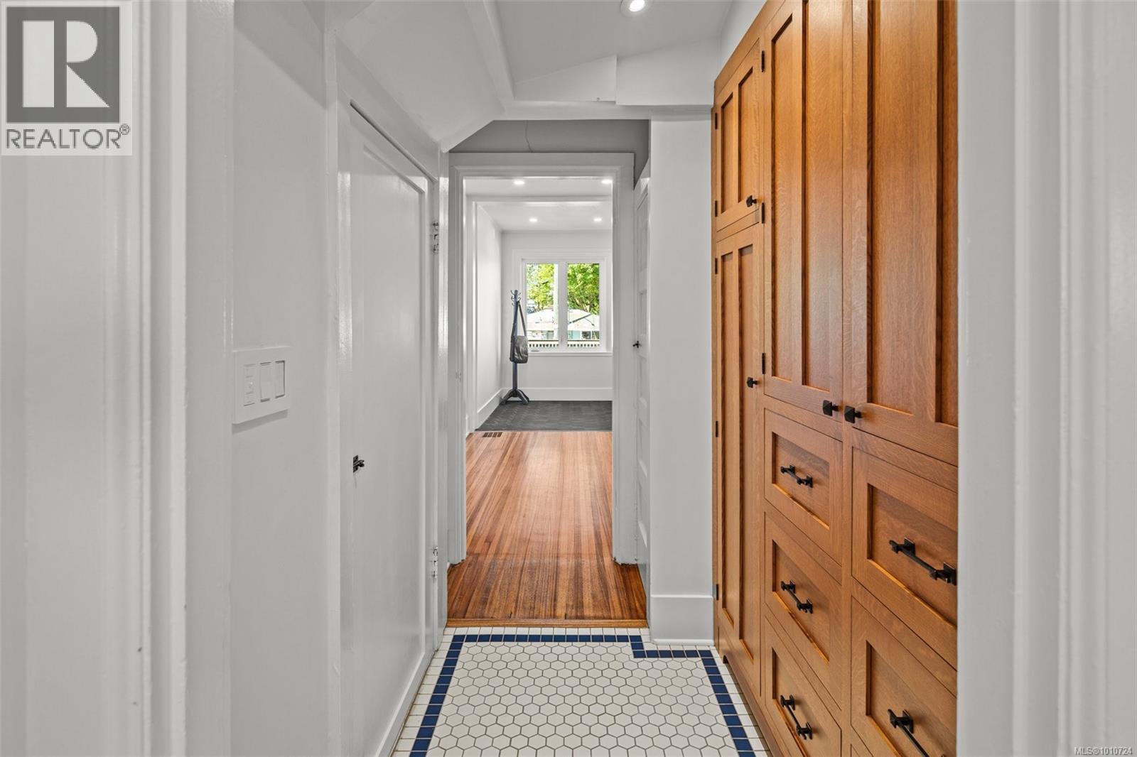 Property at 2170 Esplanade image 3