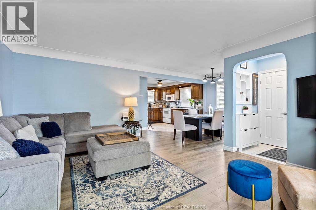Property at 819 ROSSINI BOULEVARD image 4