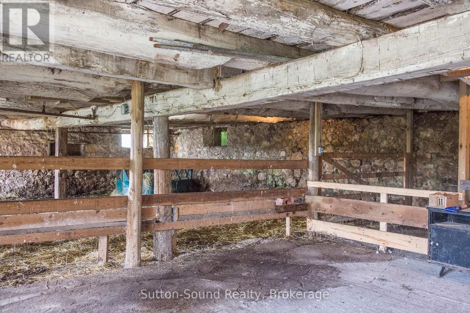 802677 Grey 40 Road, Chatsworth, Ontario  N0H 1G0 - Photo 13 - X12332762