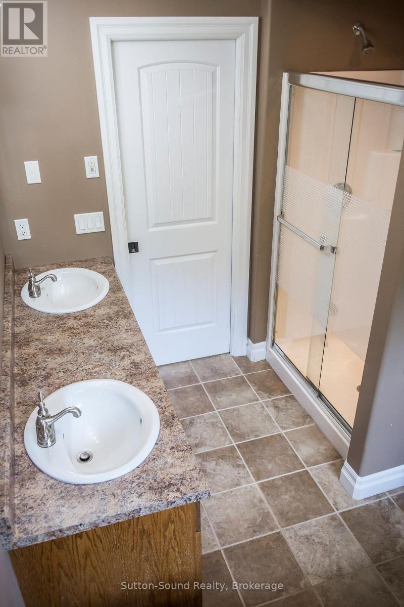802677 Grey 40 Road, Chatsworth, Ontario  N0H 1G0 - Photo 36 - X12332762