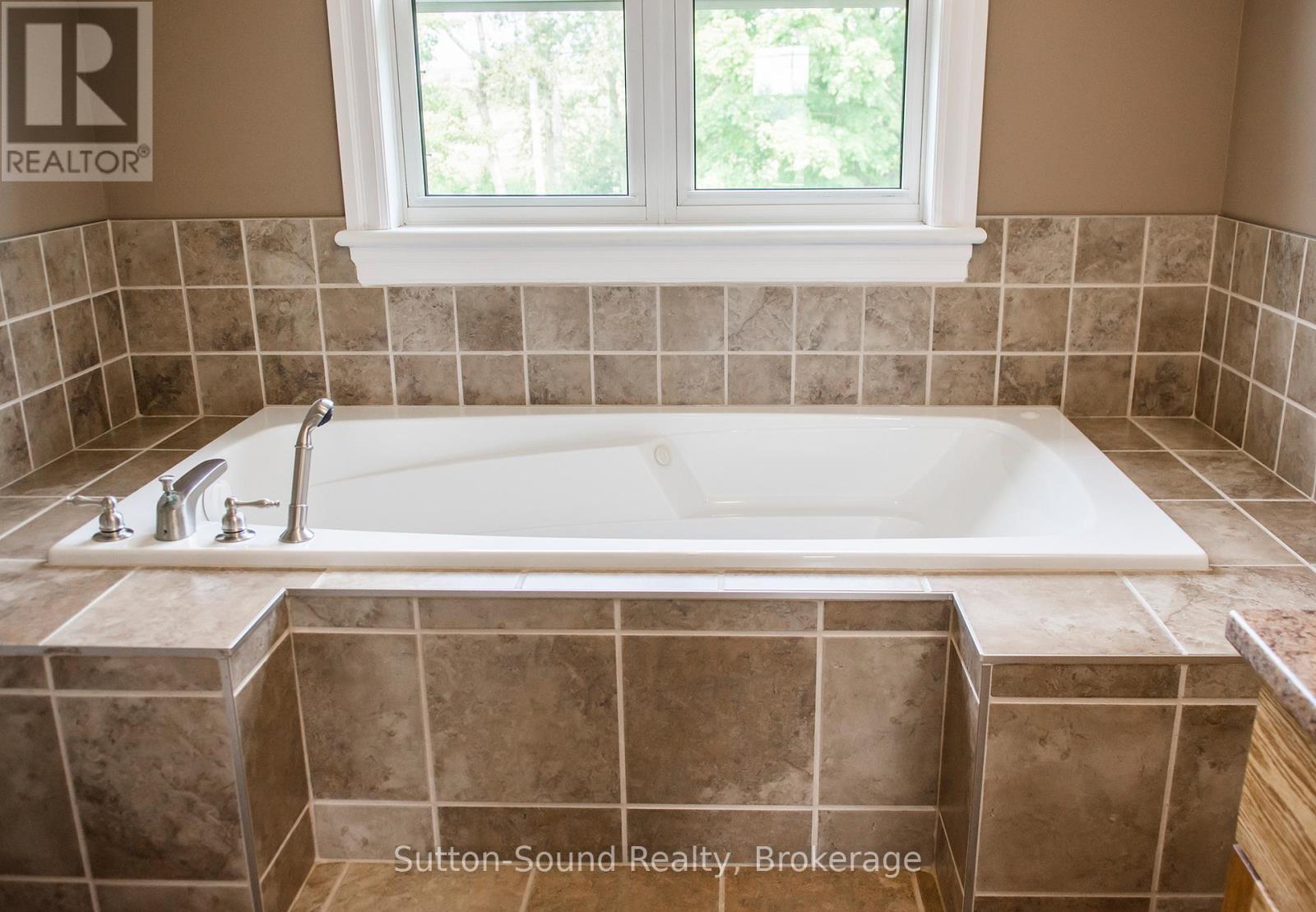802677 Grey 40 Road, Chatsworth, Ontario  N0H 1G0 - Photo 35 - X12332762