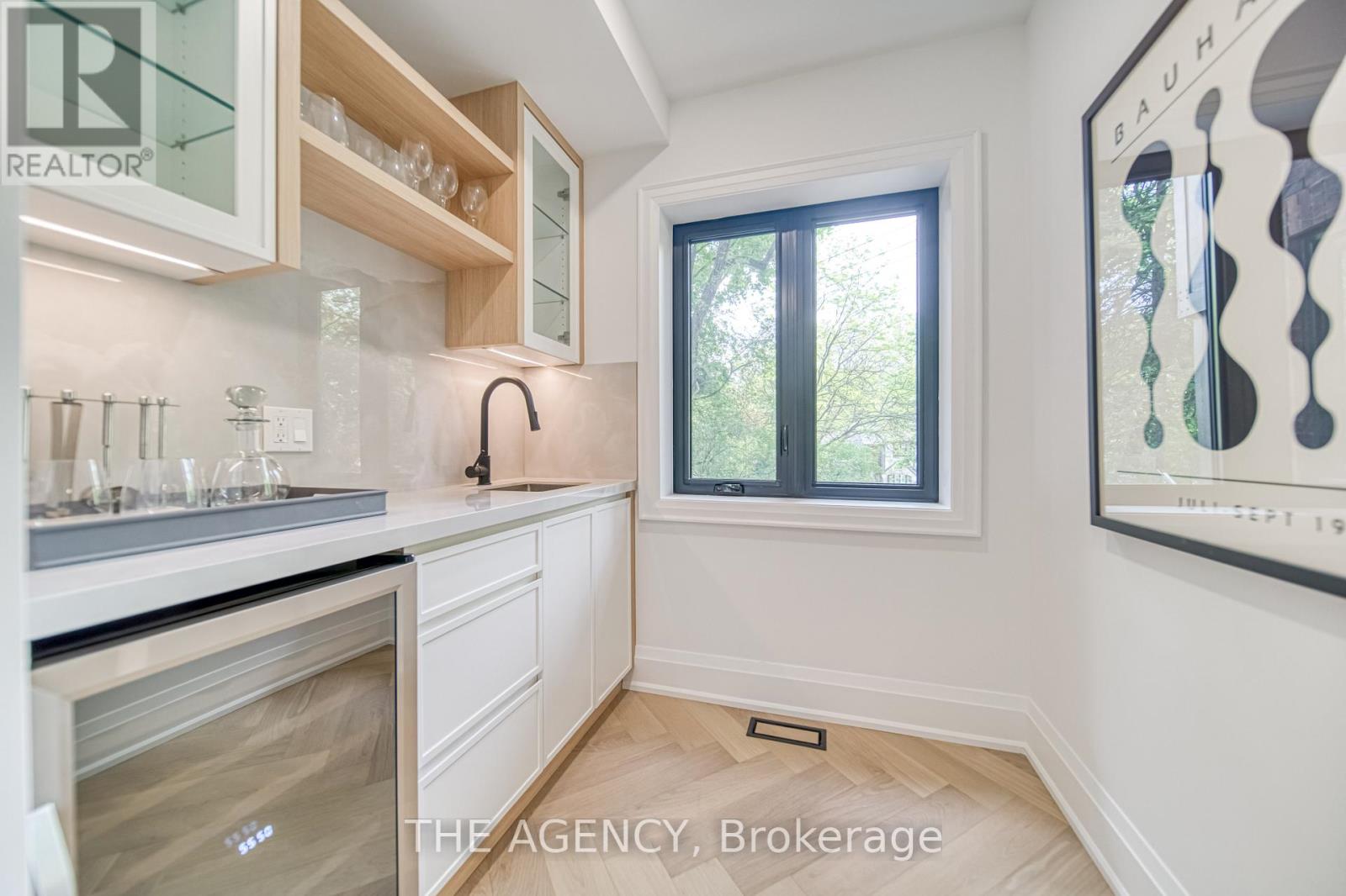 16 Duncannon Drive, Toronto, Ontario  M5P 2M1 - Photo 13 - C12336896