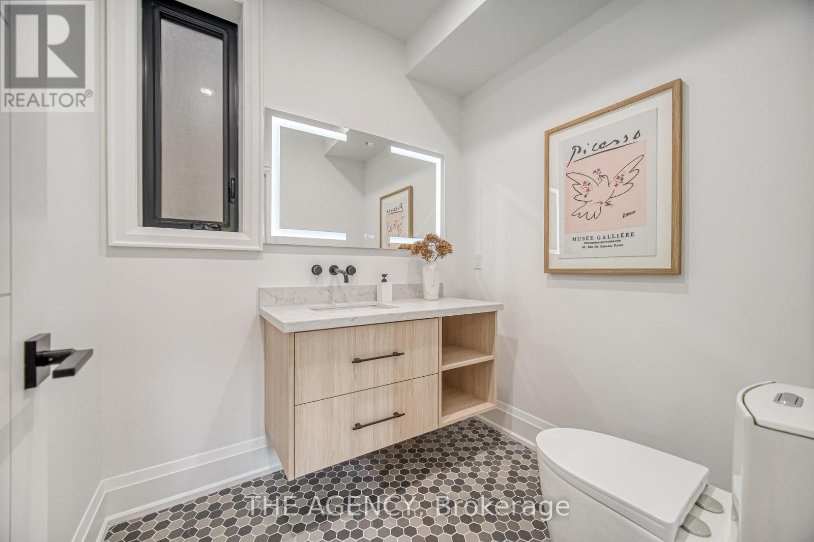 16 Duncannon Drive, Toronto, Ontario  M5P 2M1 - Photo 15 - C12336896