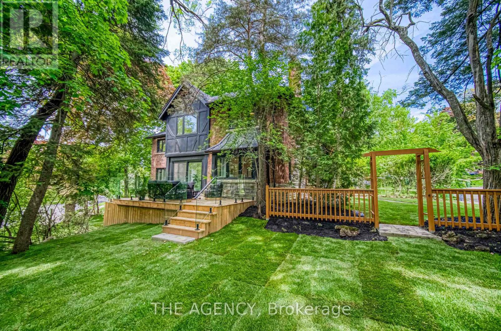 16 Duncannon Drive, Toronto, Ontario  M5P 2M1 - Photo 34 - C12336896