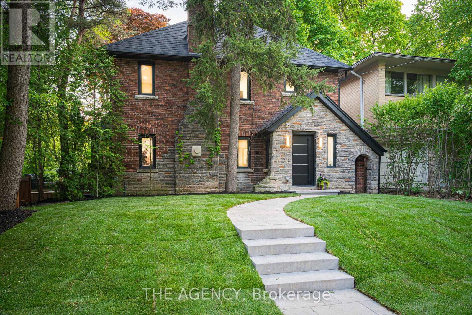 16 Duncannon Drive, Toronto, Ontario  M5P 2M1 - Photo 38 - C12336896