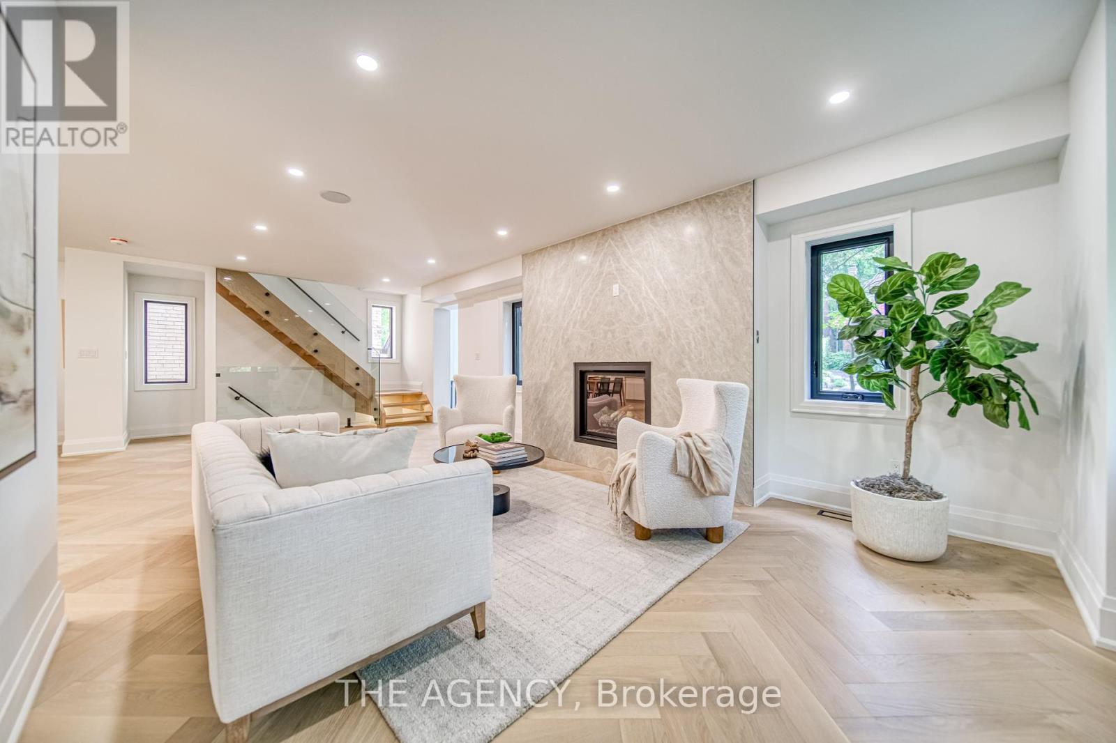 16 Duncannon Drive, Toronto, Ontario  M5P 2M1 - Photo 7 - C12336896