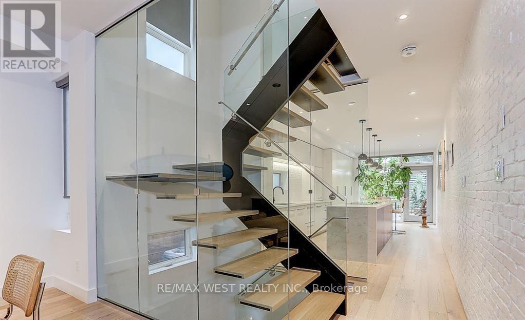 185 Logan Avenue, Toronto, Ontario  M4M 2N2 - Photo 11 - E12336813