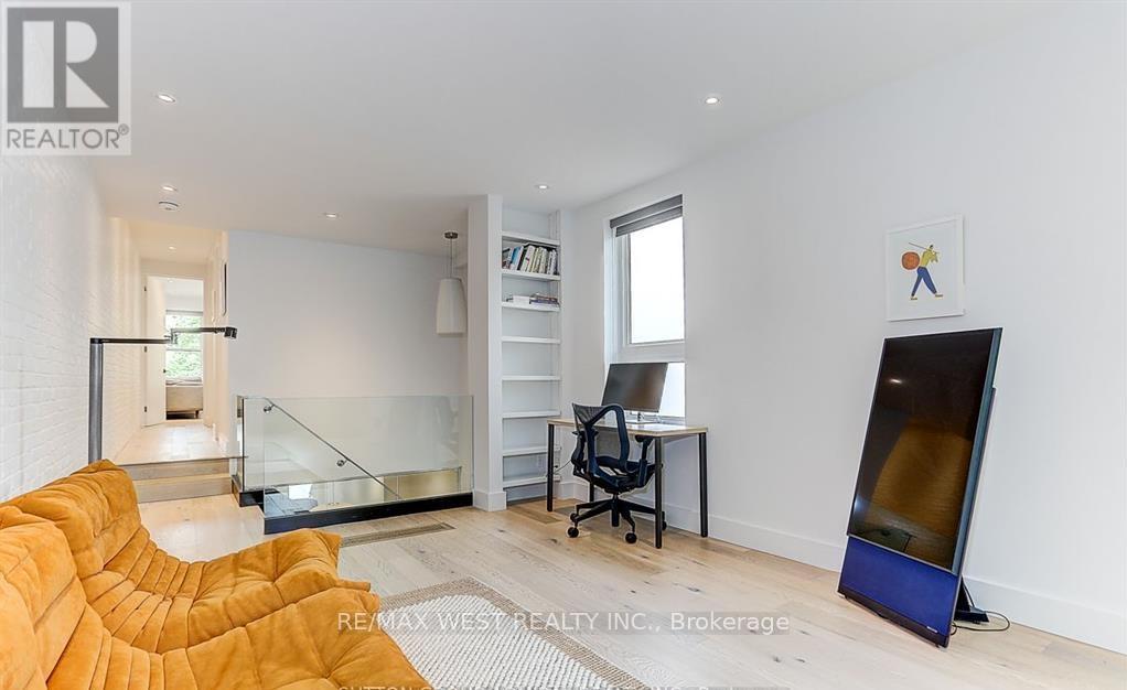 185 Logan Avenue, Toronto, Ontario  M4M 2N2 - Photo 12 - E12336813