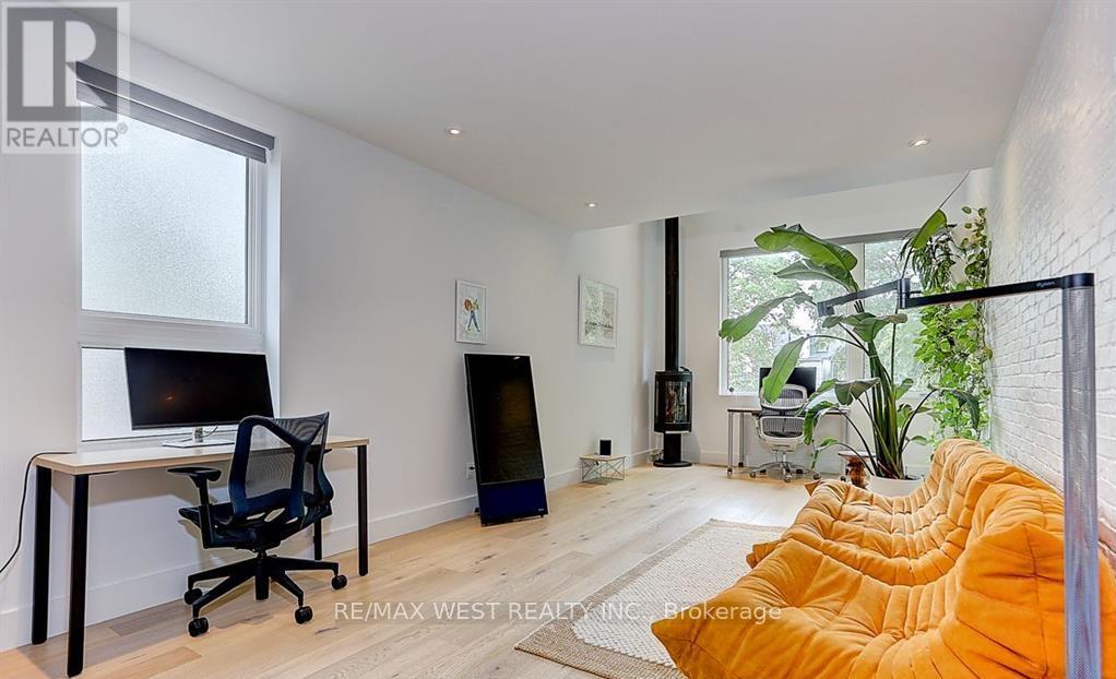 185 Logan Avenue, Toronto, Ontario  M4M 2N2 - Photo 13 - E12336813