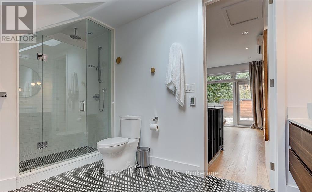 185 Logan Avenue, Toronto, Ontario  M4M 2N2 - Photo 23 - E12336813