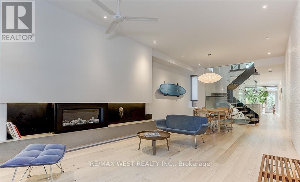 185 Logan Avenue, Toronto, Ontario  M4M 2N2 - Photo 3 - E12336813