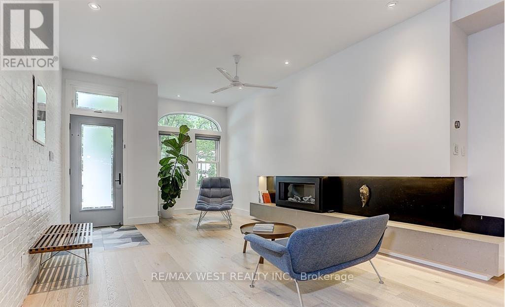 185 Logan Avenue, Toronto, Ontario  M4M 2N2 - Photo 4 - E12336813