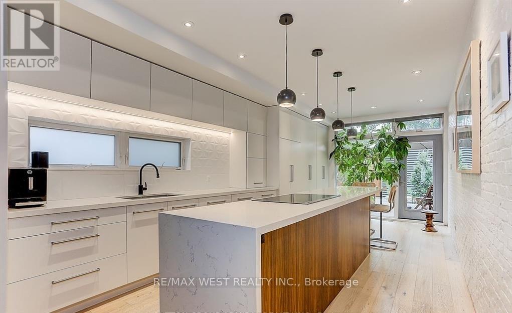 185 Logan Avenue, Toronto, Ontario  M4M 2N2 - Photo 7 - E12336813