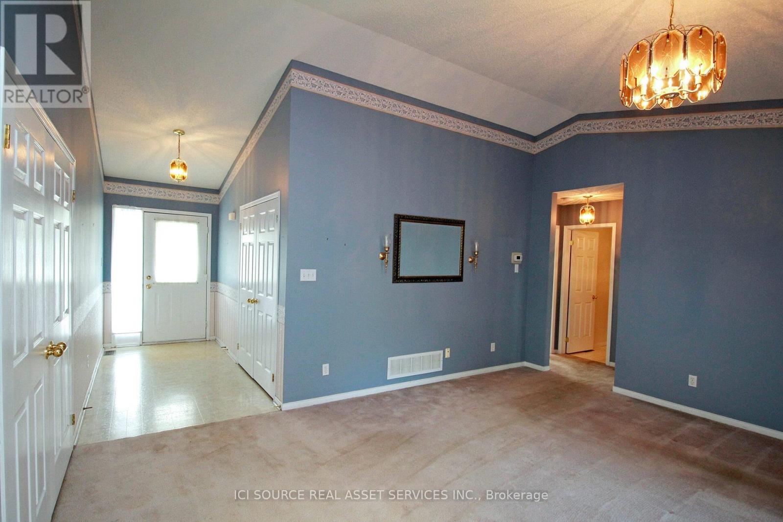 Property at 4 ALGONQUIN TRAIL image 4