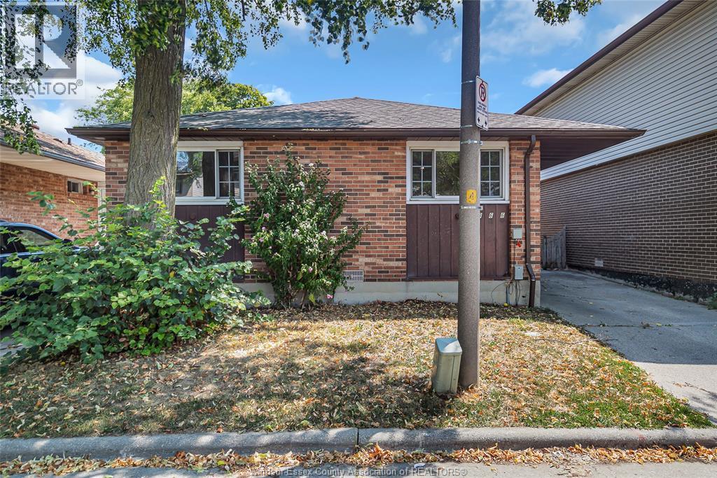 MLS# 25020315: 1366 BAYSWATER CRESCENT, Windsor, Canada