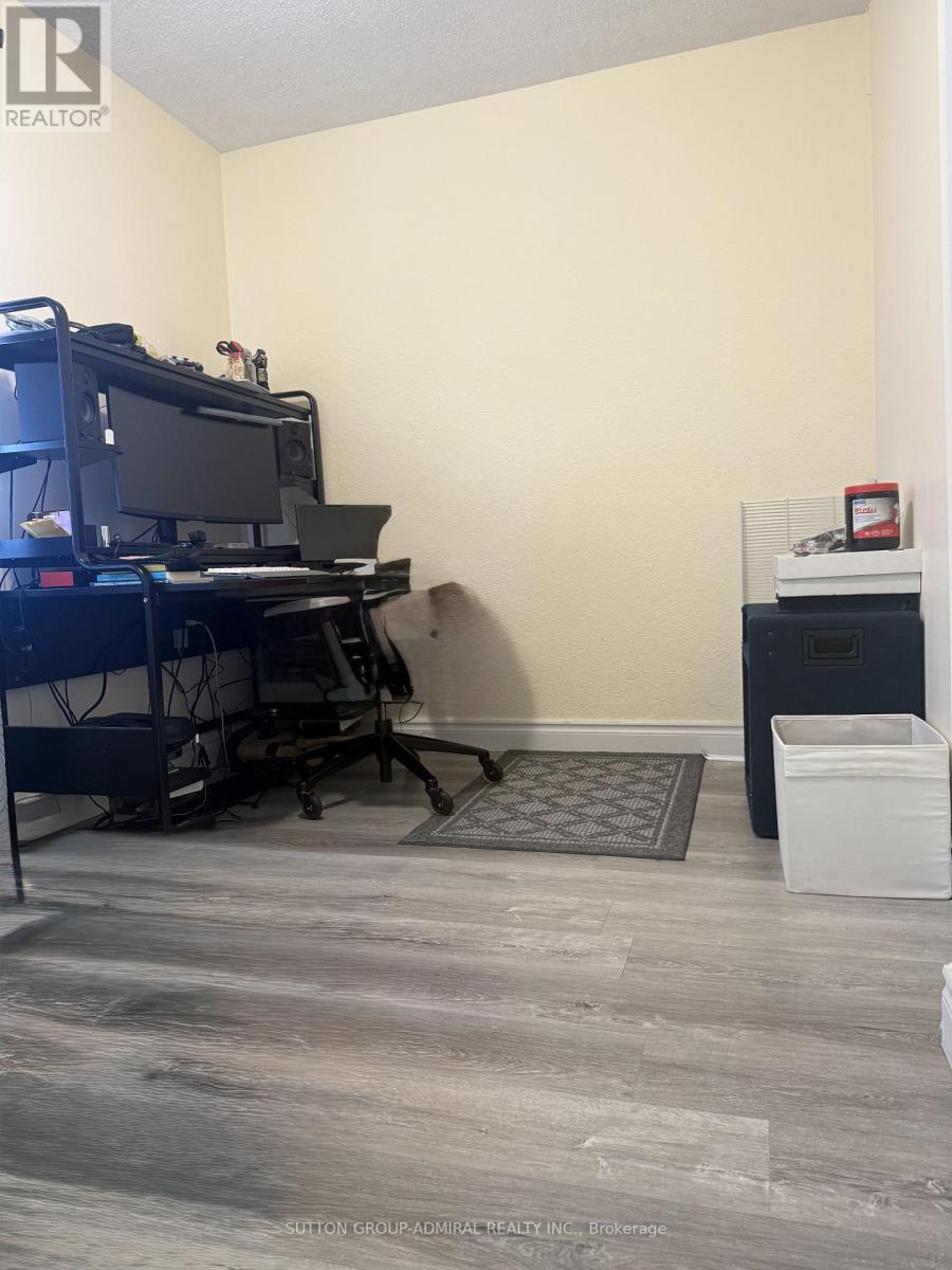 A - 61 Parkside Drive, Newmarket, Ontario  L3Y 4R7 - Photo 11 - N12336903