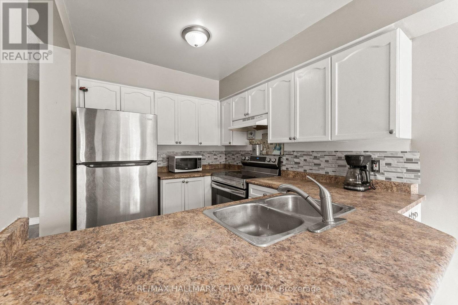 243 Stanley Street, Barrie, Ontario  L4M 7G2 - Photo 12 - S12336791