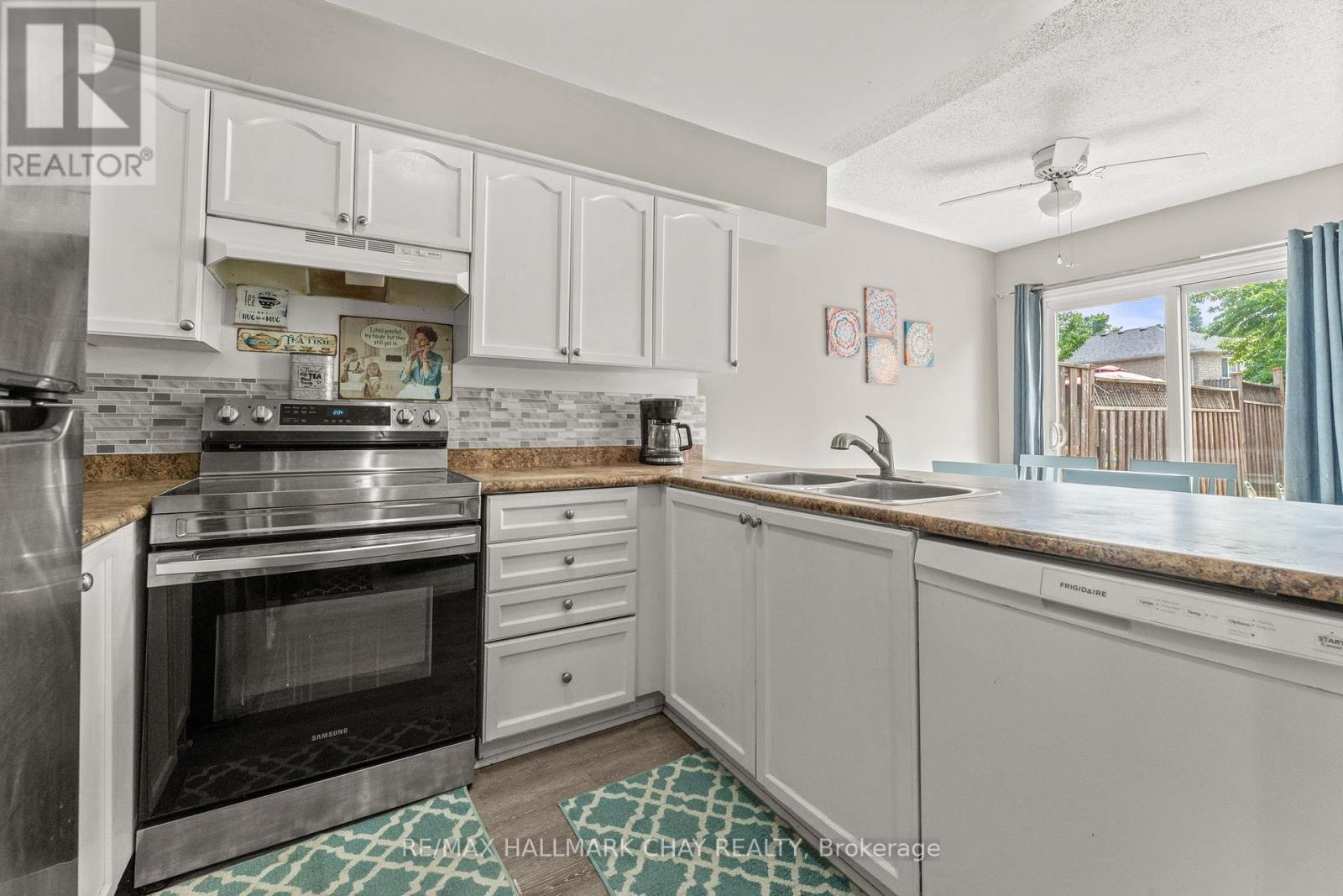 243 Stanley Street, Barrie, Ontario  L4M 7G2 - Photo 15 - S12336791