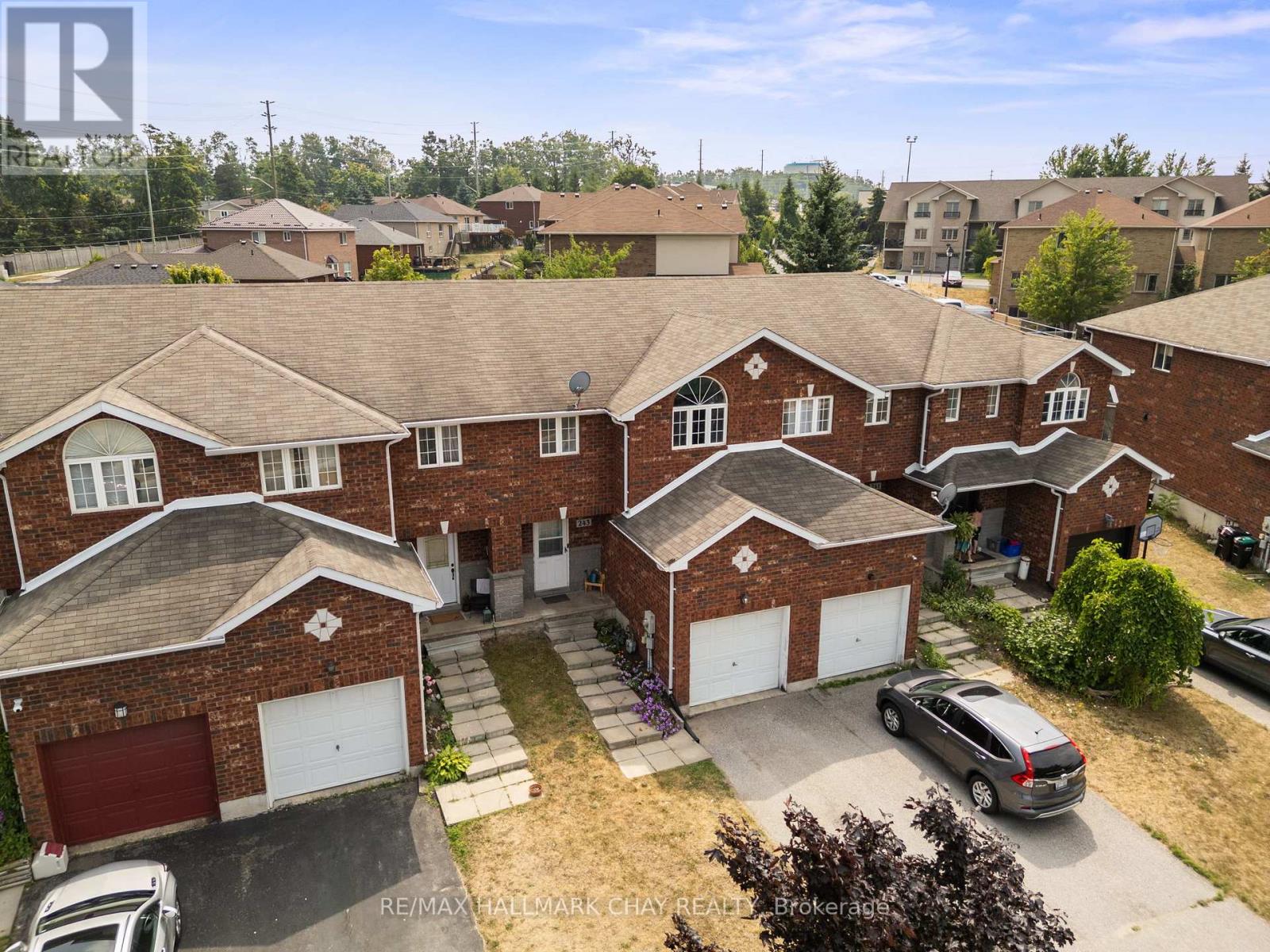 243 Stanley Street, Barrie, Ontario  L4M 7G2 - Photo 3 - S12336791