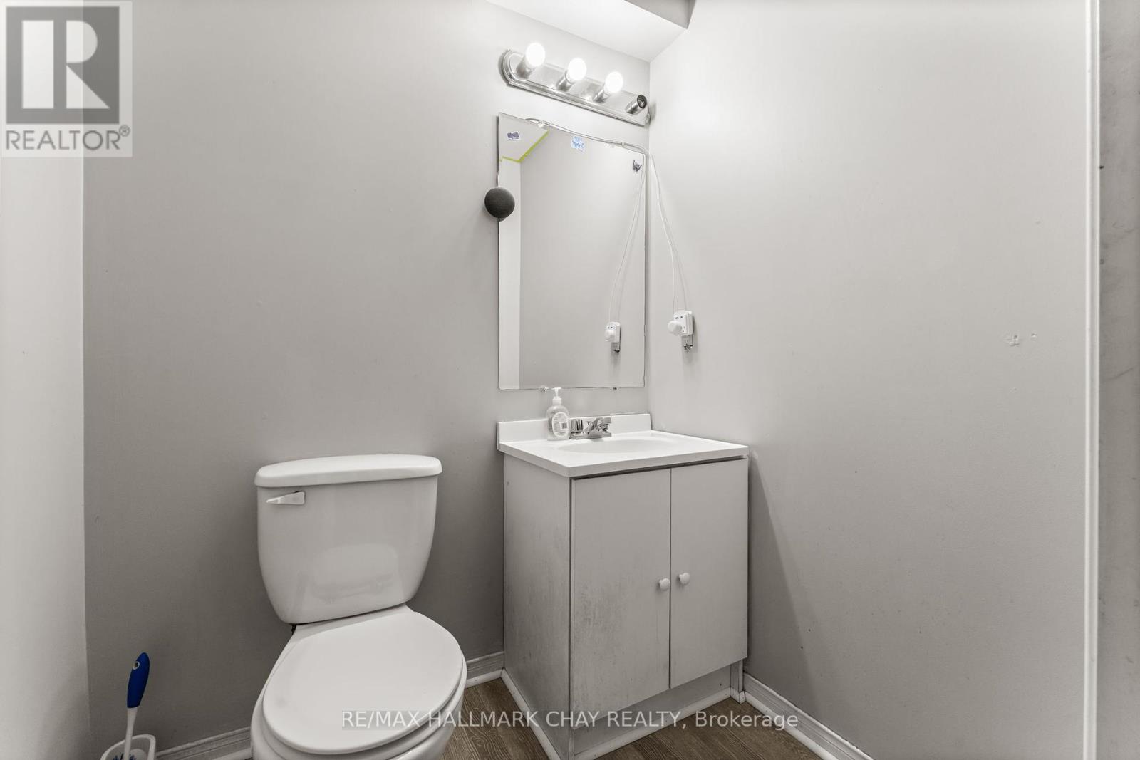 243 Stanley Street, Barrie, Ontario  L4M 7G2 - Photo 31 - S12336791