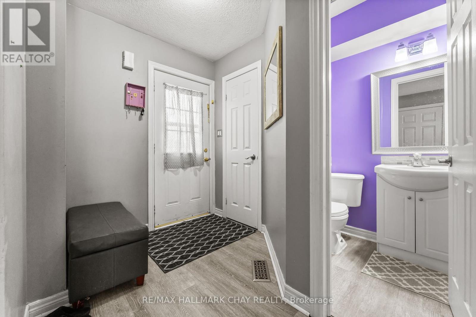 243 Stanley Street, Barrie, Ontario  L4M 7G2 - Photo 5 - S12336791