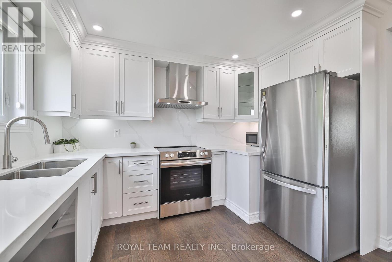 6 Crioline Road, Toronto, Ontario  M6L 2S3 - Photo 11 - W12336773
