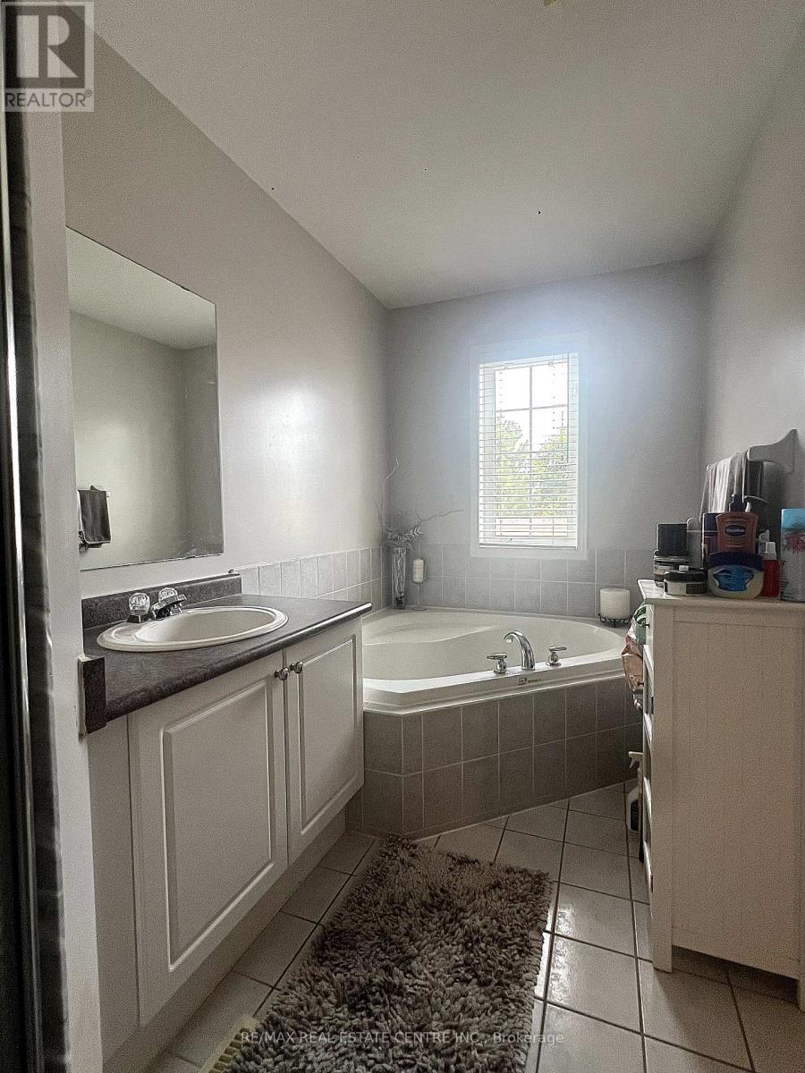 77 Zia Dodda Crescent, Brampton, Ontario  L6P 1J5 - Photo 13 - W12336790
