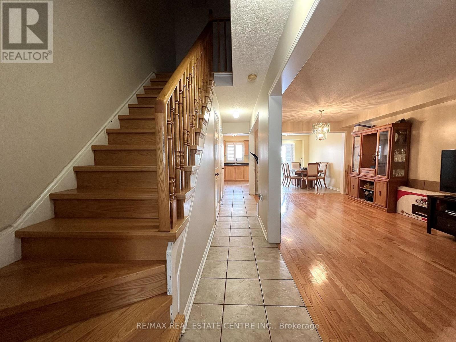 77 Zia Dodda Crescent, Brampton, Ontario  L6P 1J5 - Photo 2 - W12336790