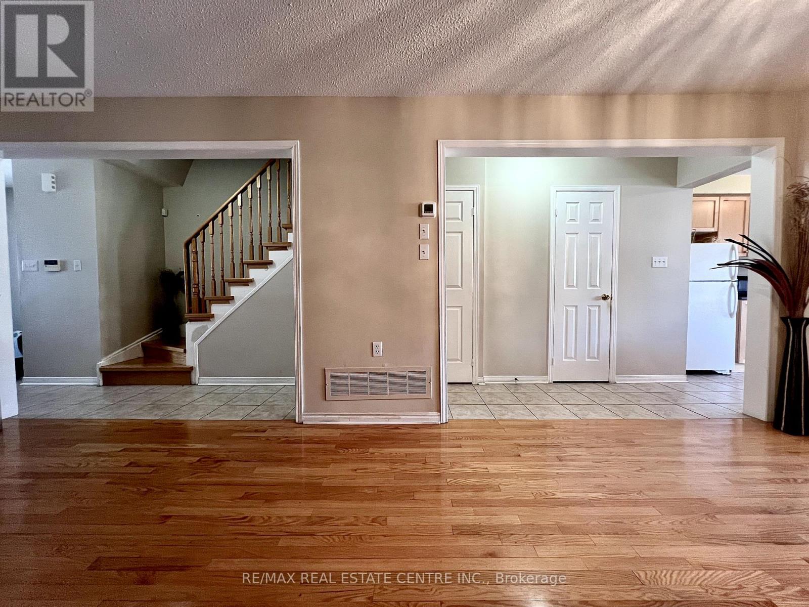 77 Zia Dodda Crescent, Brampton, Ontario  L6P 1J5 - Photo 6 - W12336790