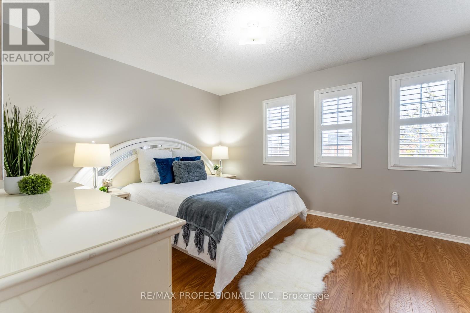 96 Lake Louise Drive, Brampton, Ontario  L6X 4Y6 - Photo 18 - W12336837