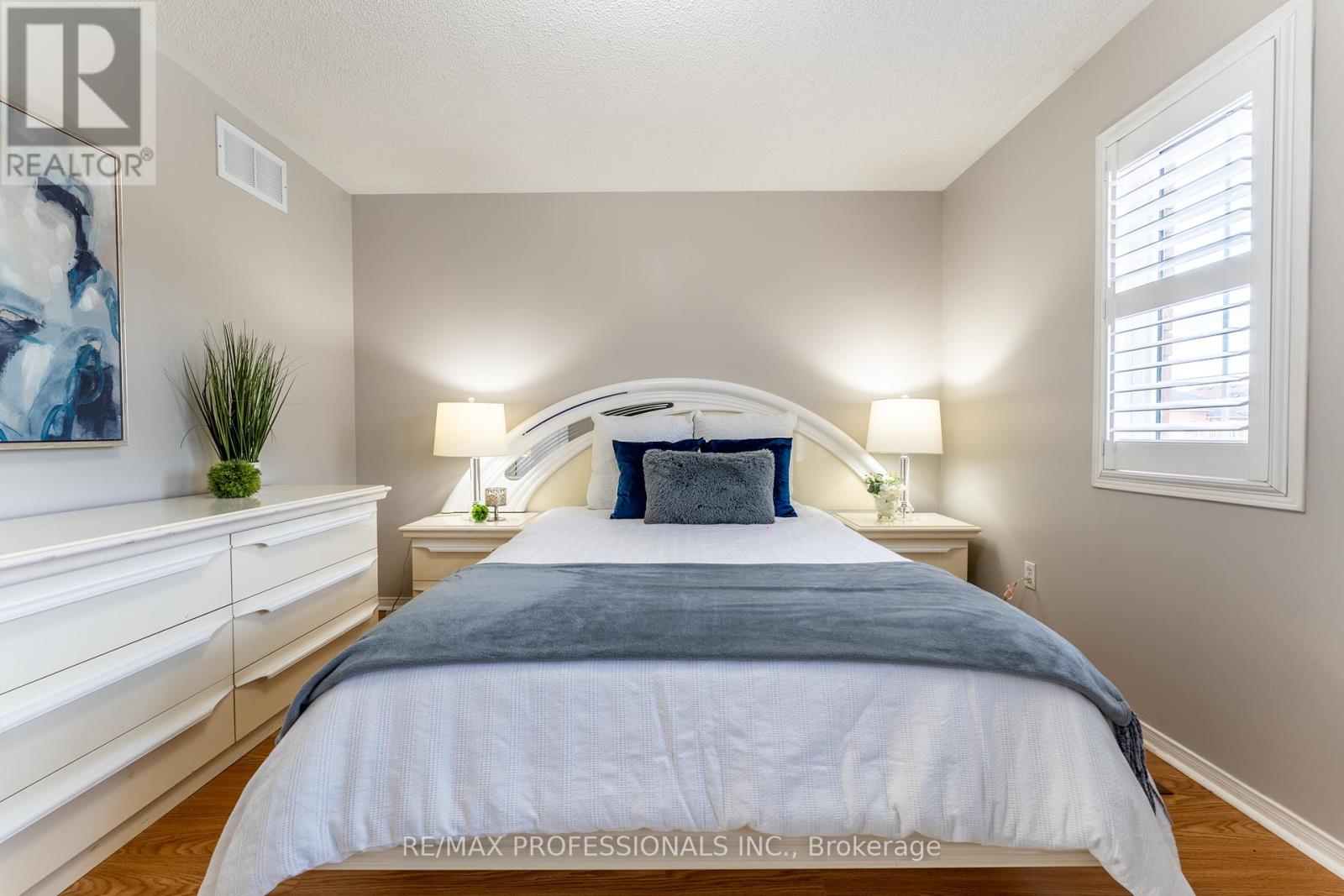 96 Lake Louise Drive, Brampton, Ontario  L6X 4Y6 - Photo 20 - W12336837