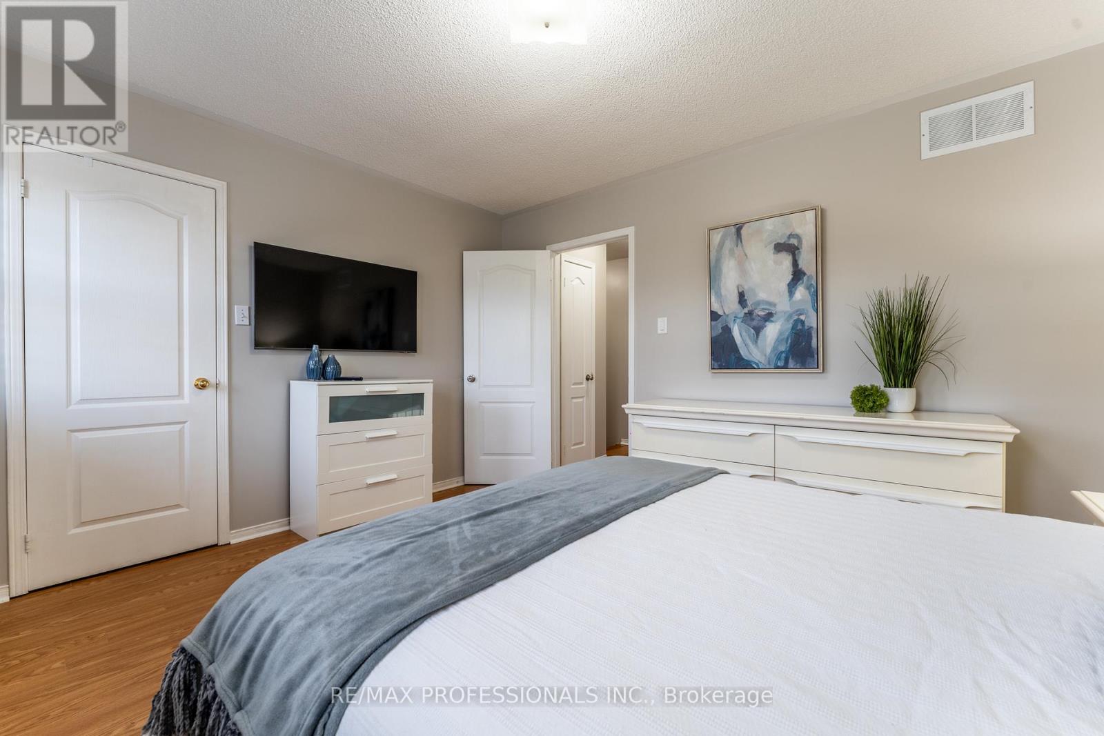 96 Lake Louise Drive, Brampton, Ontario  L6X 4Y6 - Photo 22 - W12336837
