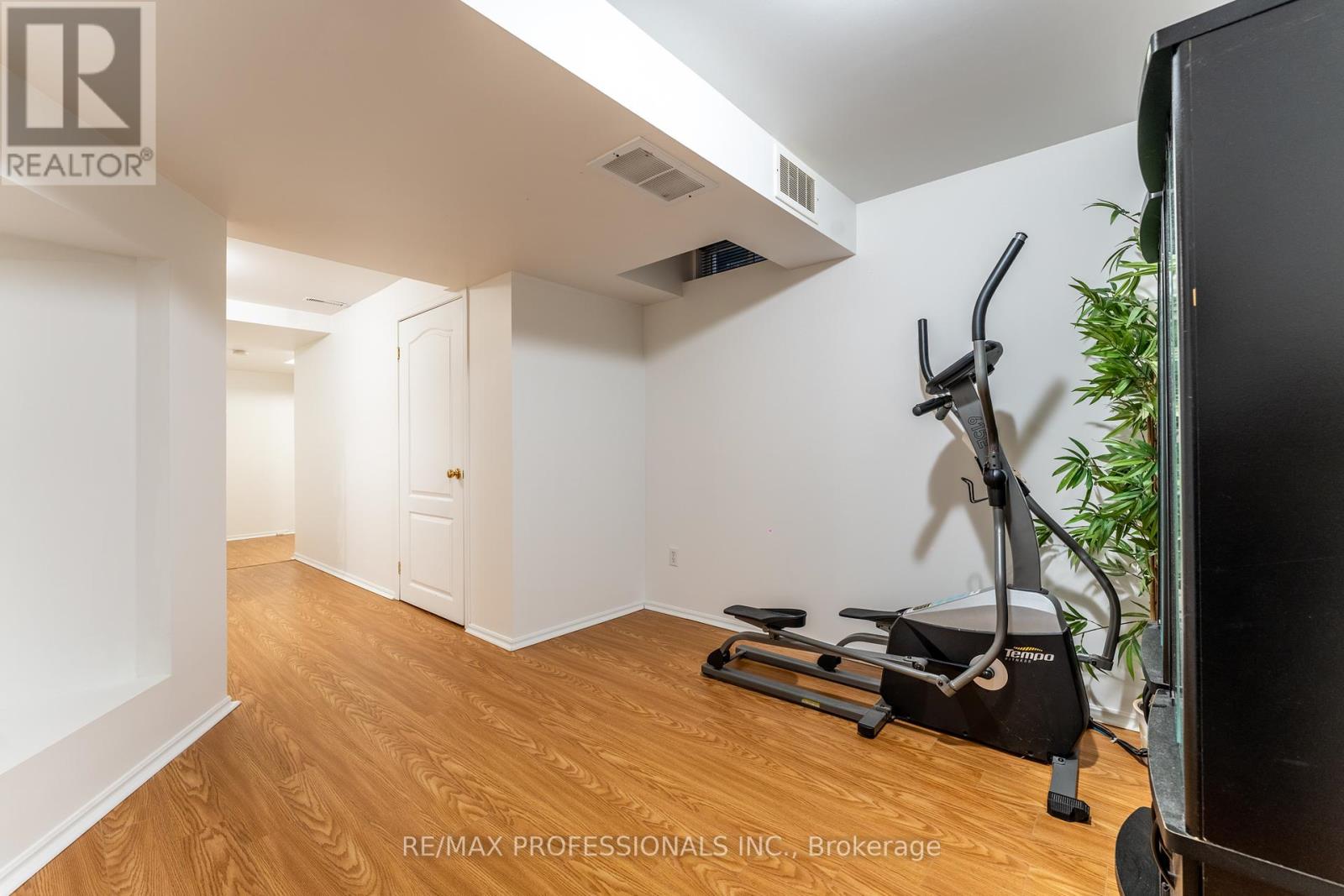96 Lake Louise Drive, Brampton, Ontario  L6X 4Y6 - Photo 26 - W12336837
