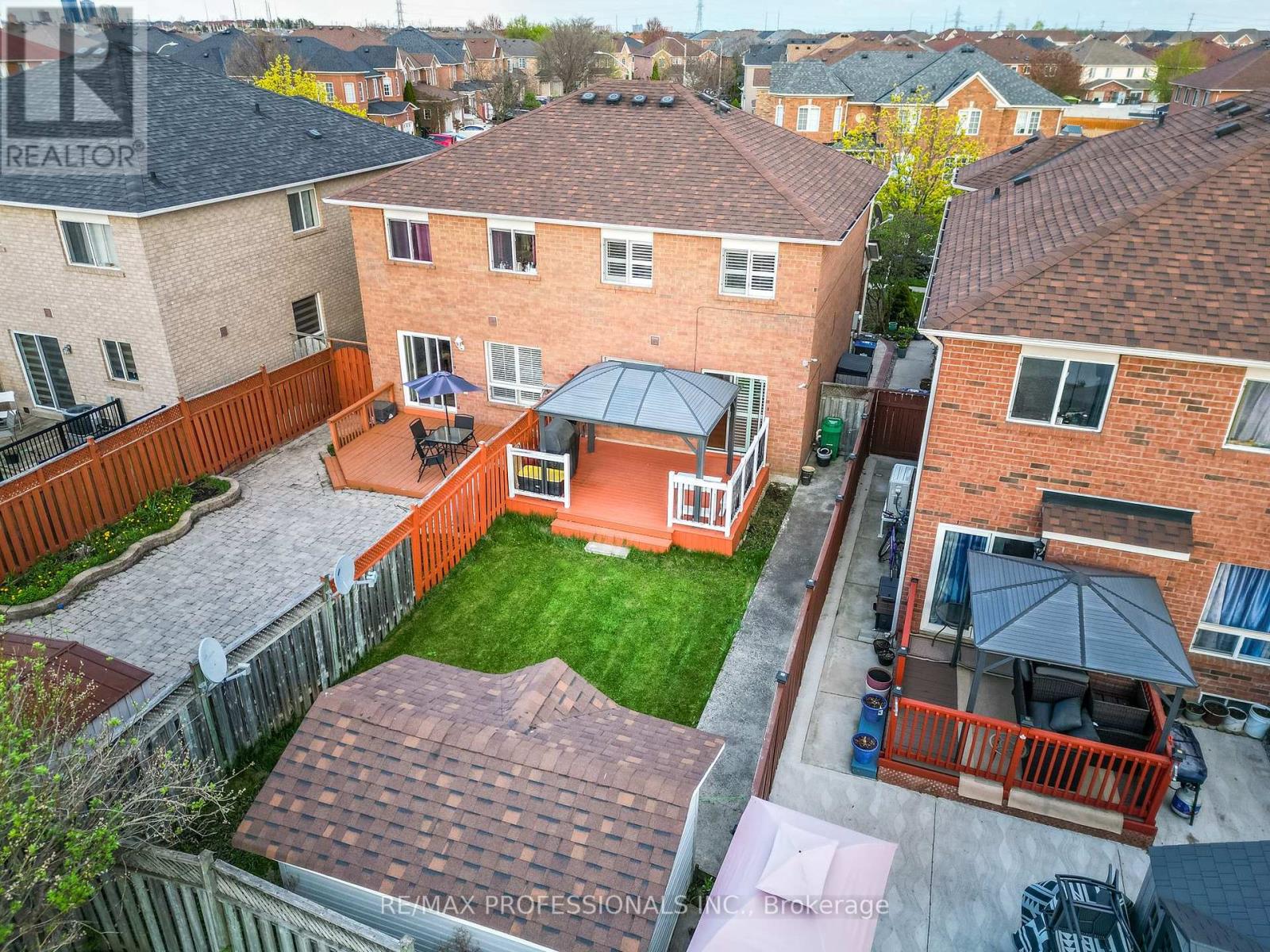 96 Lake Louise Drive, Brampton, Ontario  L6X 4Y6 - Photo 30 - W12336837