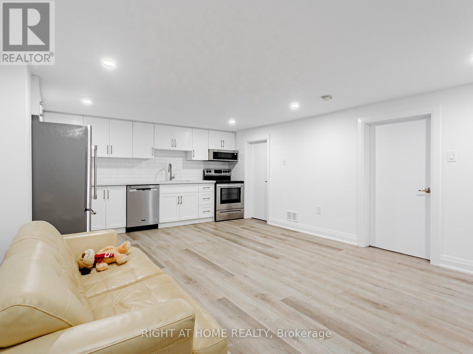 883 Francis Road, Burlington, Ontario  L7T 3Y3 - Photo 22 - W12336858