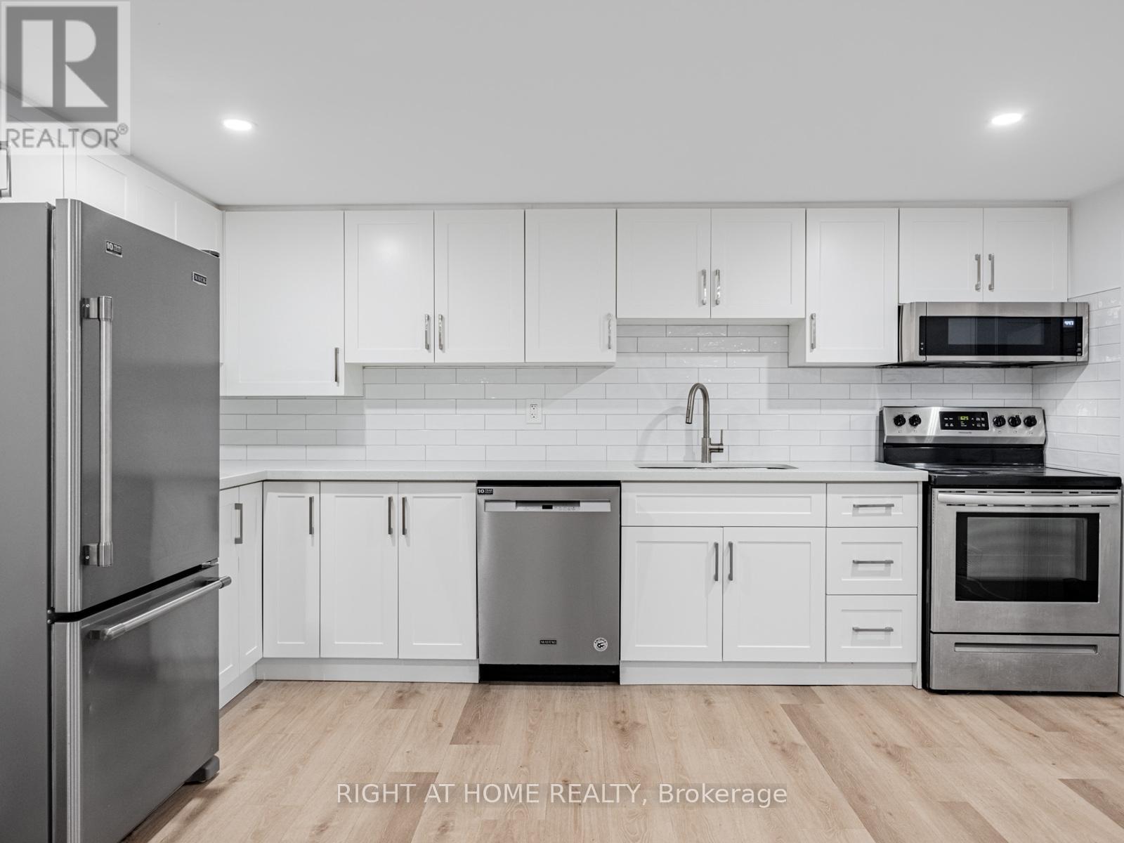 883 Francis Road, Burlington, Ontario  L7T 3Y3 - Photo 23 - W12336858