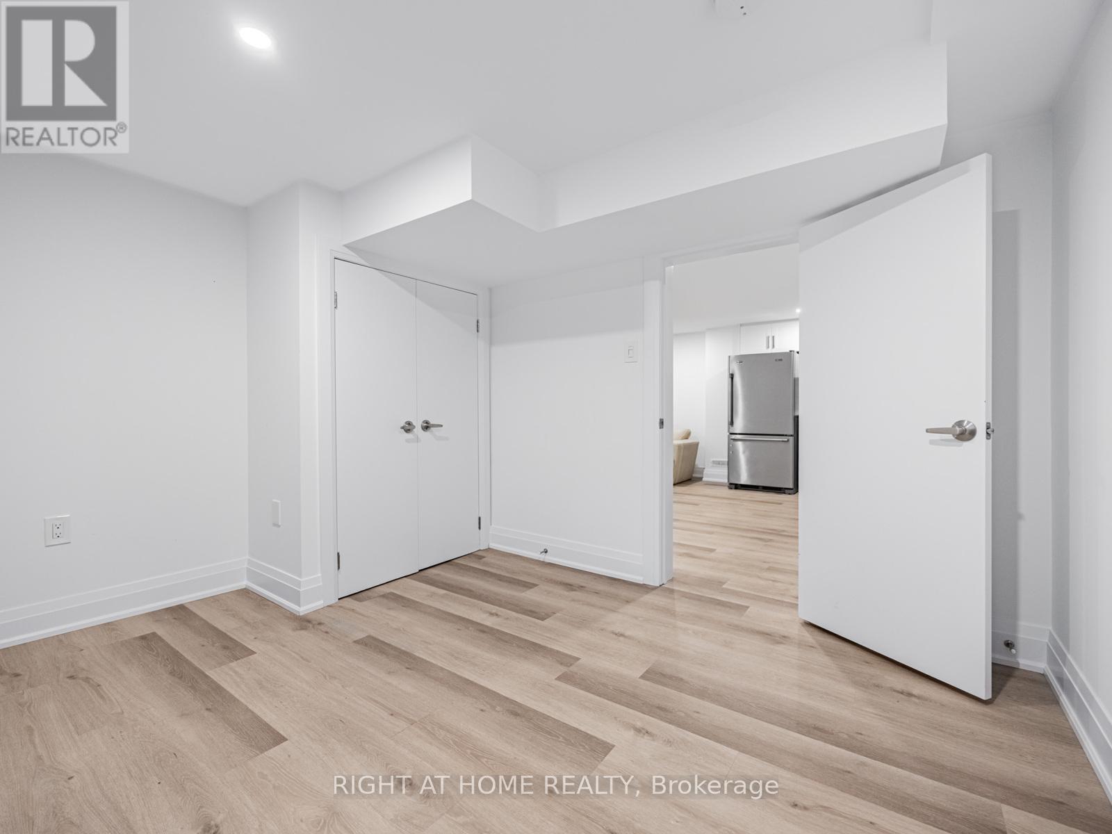 883 Francis Road, Burlington, Ontario  L7T 3Y3 - Photo 24 - W12336858